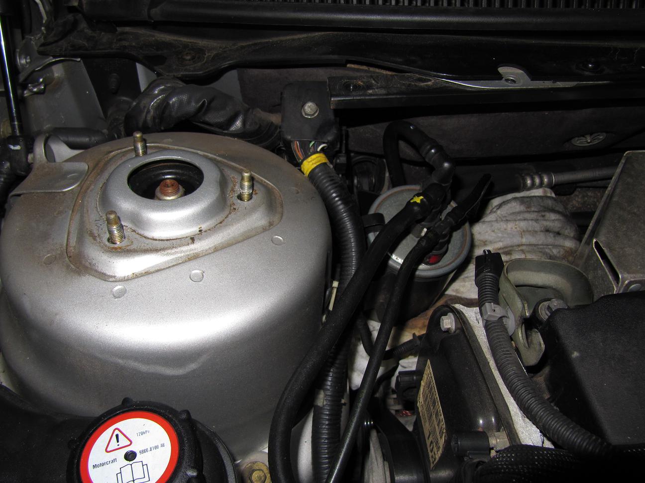 Change fuel filter 2003 ford focus se #7